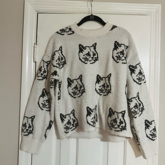 👑 SIZE SMALL H&M Divided Black and White Cat Print Sweater - Picture 9 of 9